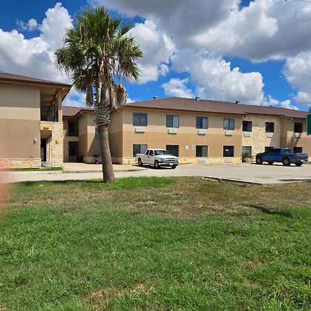 Karnes City Lodge Exterior photo