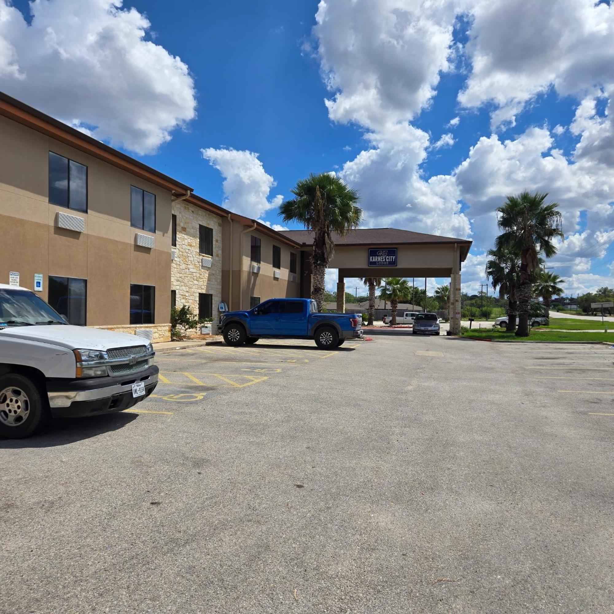 Karnes City Lodge Exterior photo